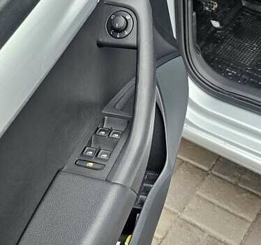 Серый Шкода Октавия, объемом двигателя 1.6 л и пробегом 322 тыс. км за 12000 $, фото 3 на Automoto.ua