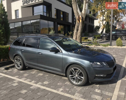 Шкода Октавия 2017 в Ужгороде на Automoto.ua Серый Шкода Октавия, объемом двигателя 1.98 л и пробегом 265 тыс. км за 15500 $, фото 7 на Automoto.ua