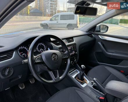 Серый Шкода Октавия, объемом двигателя 1.6 л и пробегом 225 тыс. км за 15000 $, фото 6 на Automoto.ua