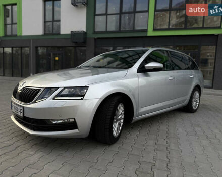 Серый Шкода Октавия, объемом двигателя 1.6 л и пробегом 225 тыс. км за 15000 $, фото 1 на Automoto.ua