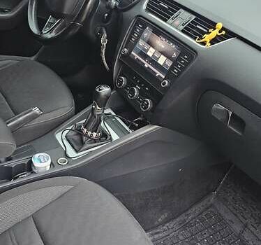 Серый Шкода Октавия, объемом двигателя 1.6 л и пробегом 322 тыс. км за 12000 $, фото 5 на Automoto.ua