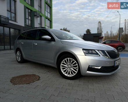 Серый Шкода Октавия, объемом двигателя 1.6 л и пробегом 225 тыс. км за 15000 $, фото 5 на Automoto.ua