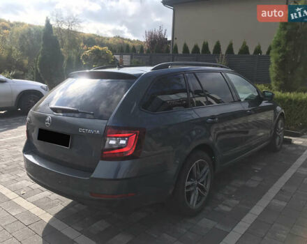 Шкода Октавия 2017 в Ужгороде на Automoto.ua Серый Шкода Октавия, объемом двигателя 1.98 л и пробегом 265 тыс. км за 15500 $, фото 18 на Automoto.ua