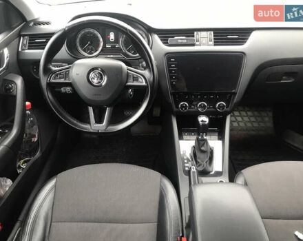 Шкода Октавія 2017 у Ужгороді на Automoto.ua Сірий Шкода Октавія, об'ємом двигуна 1.97 л та пробігом 265 тис. км за 15500 $, фото 42 на Automoto.ua