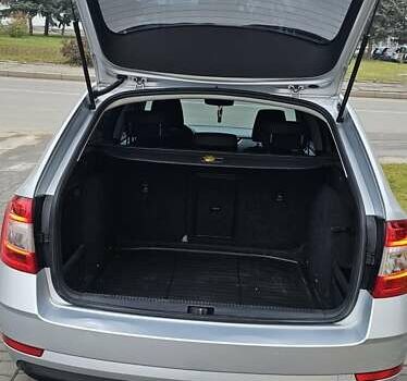 Серый Шкода Октавия, объемом двигателя 1.6 л и пробегом 322 тыс. км за 12000 $, фото 10 на Automoto.ua