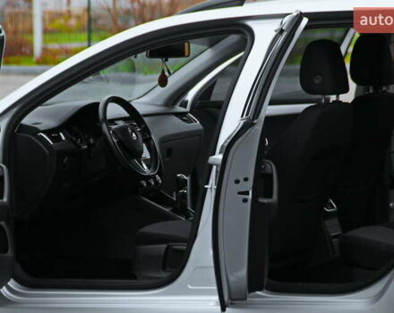 Сірий Шкода Октавія, об'ємом двигуна 2 л та пробігом 142 тис. км за 12250 $, фото 6 на Automoto.ua