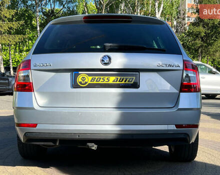 Серый Шкода Октавия, объемом двигателя 2 л и пробегом 205 тыс. км за 16999 $, фото 5 на Automoto.ua