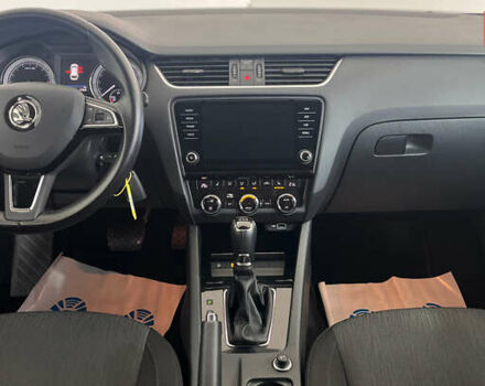 Шкода Октавия 2018 в Львове на Automoto.ua Серый Шкода Октавия, объемом двигателя 1.6 л и пробегом 194 тыс. км за 16950 $, фото 13 на Automoto.ua
