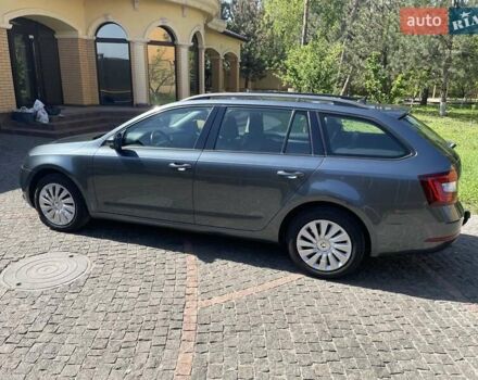 Серый Шкода Октавия, объемом двигателя 1.6 л и пробегом 182 тыс. км за 14500 $, фото 1 на Automoto.ua