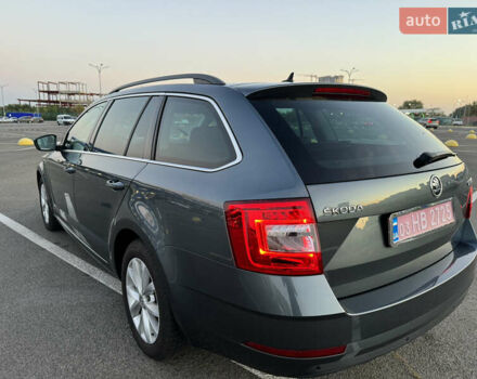 Серый Шкода Октавия, объемом двигателя 1.6 л и пробегом 323 тыс. км за 13700 $, фото 2 на Automoto.ua