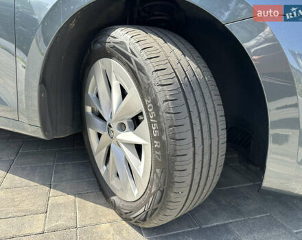 Шкода Октавія 2021 у Луцьку на Automoto.ua Сірий Шкода Октавія, об'ємом двигуна 2 л та пробігом 205 тис. км за 20900 $, фото 87 на Automoto.ua