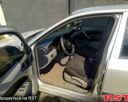 Серый Шкода Октавия, объемом двигателя 1.6 л и пробегом 481 тыс. км за 4000 $, фото 1 на Automoto.ua