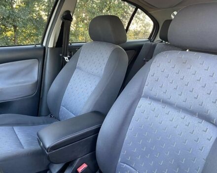 Серый Шкода Октавия, объемом двигателя 1.6 л и пробегом 401 тыс. км за 3900 $, фото 6 на Automoto.ua