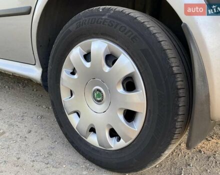 Серый Шкода Октавия, объемом двигателя 1.6 л и пробегом 401 тыс. км за 3900 $, фото 1 на Automoto.ua