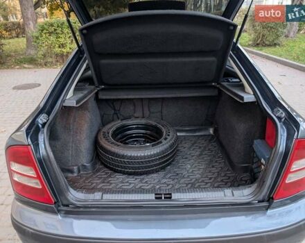 Шкода Октавия 2004 в Львове на Automoto.ua Серый Шкода Октавия, объемом двигателя 1.6 л и пробегом 210 тыс. км за 4700 $, фото 3 на Automoto.ua