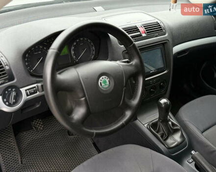 Серый Шкода Октавия, объемом двигателя 1.6 л и пробегом 180 тыс. км за 5000 $, фото 7 на Automoto.ua