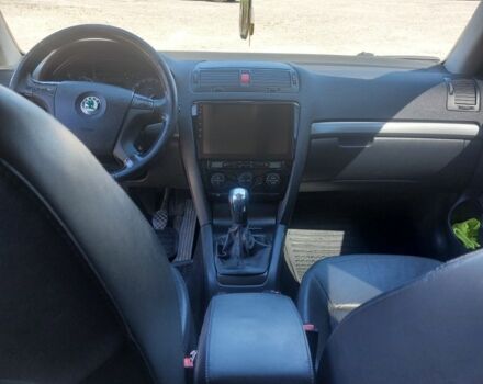 Сірий Шкода Октавія, об'ємом двигуна 2 л та пробігом 305 тис. км за 6300 $, фото 4 на Automoto.ua