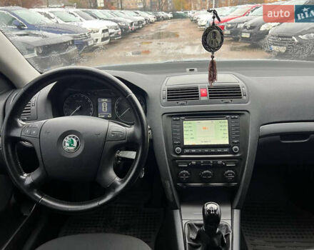 Серый Шкода Октавия, объемом двигателя 1.6 л и пробегом 220 тыс. км за 5950 $, фото 13 на Automoto.ua