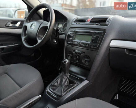 Серый Шкода Октавия, объемом двигателя 1.6 л и пробегом 250 тыс. км за 4300 $, фото 57 на Automoto.ua