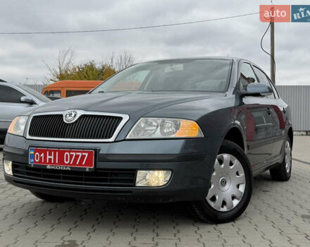 Серый Шкода Октавия, объемом двигателя 1.6 л и пробегом 220 тыс. км за 6350 $, фото 1 на Automoto.ua