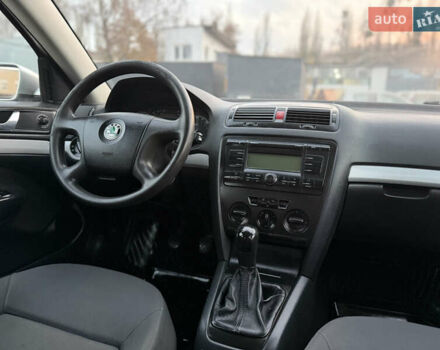 Серый Шкода Октавия, объемом двигателя 1.6 л и пробегом 250 тыс. км за 4300 $, фото 51 на Automoto.ua