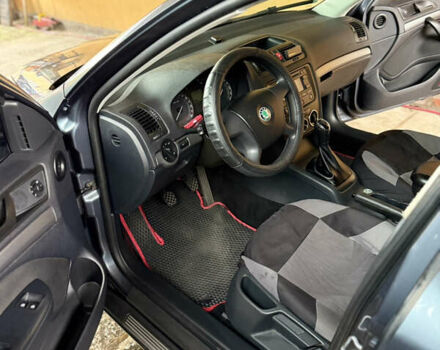 Серый Шкода Октавия, объемом двигателя 1.6 л и пробегом 214 тыс. км за 7000 $, фото 2 на Automoto.ua