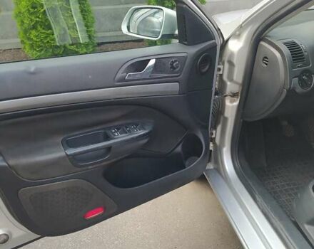 Серый Шкода Октавия, объемом двигателя 1.6 л и пробегом 374 тыс. км за 4700 $, фото 5 на Automoto.ua