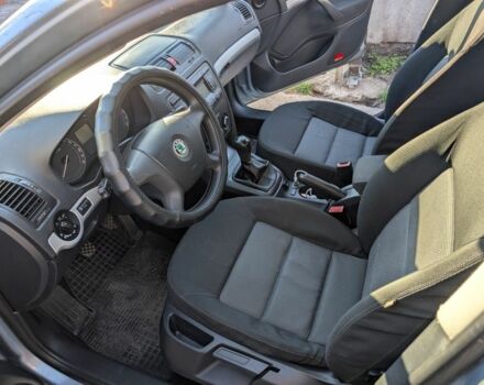 Серый Шкода Октавия, объемом двигателя 1.6 л и пробегом 300 тыс. км за 5500 $, фото 3 на Automoto.ua