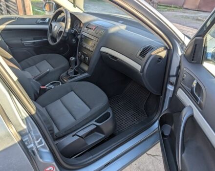 Серый Шкода Октавия, объемом двигателя 1.6 л и пробегом 300 тыс. км за 5500 $, фото 4 на Automoto.ua