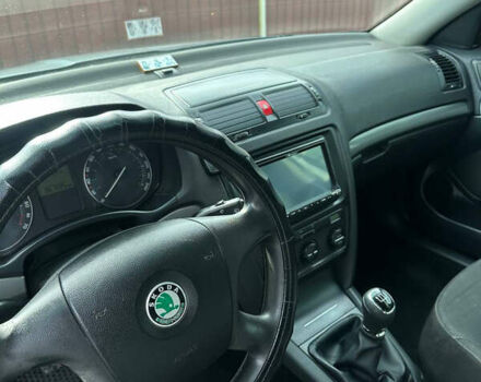 Серый Шкода Октавия, объемом двигателя 1.6 л и пробегом 260 тыс. км за 4700 $, фото 2 на Automoto.ua