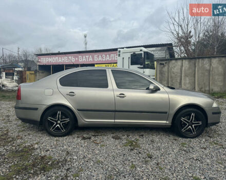 Серый Шкода Октавия, объемом двигателя 1.6 л и пробегом 290 тыс. км за 5600 $, фото 3 на Automoto.ua