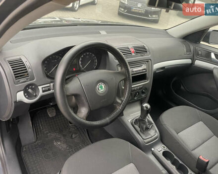 Серый Шкода Октавия, объемом двигателя 1.6 л и пробегом 120 тыс. км за 4800 $, фото 7 на Automoto.ua