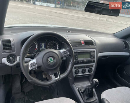 Сірий Шкода Октавія, об'ємом двигуна 2 л та пробігом 313 тис. км за 5600 $, фото 6 на Automoto.ua