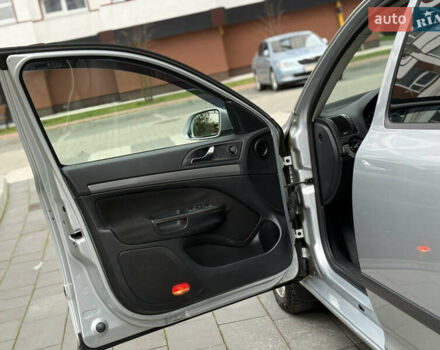 Сірий Шкода Октавія, об'ємом двигуна 2 л та пробігом 301 тис. км за 6150 $, фото 21 на Automoto.ua