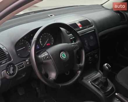 Сірий Шкода Октавія, об'ємом двигуна 1.6 л та пробігом 320 тис. км за 5999 $, фото 6 на Automoto.ua