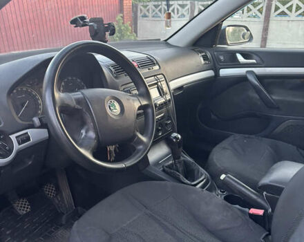 Серый Шкода Октавия, объемом двигателя 1.6 л и пробегом 295 тыс. км за 5500 $, фото 4 на Automoto.ua