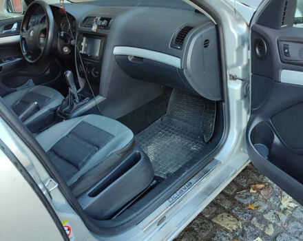 Серый Шкода Октавия, объемом двигателя 1.6 л и пробегом 245 тыс. км за 6000 $, фото 7 на Automoto.ua