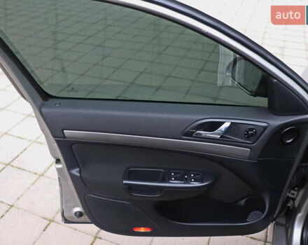 Сірий Шкода Октавія, об'ємом двигуна 1.6 л та пробігом 320 тис. км за 5999 $, фото 8 на Automoto.ua