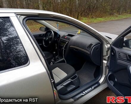 Серый Шкода Октавия, объемом двигателя 1.6 л и пробегом 234 тыс. км за 6000 $, фото 4 на Automoto.ua