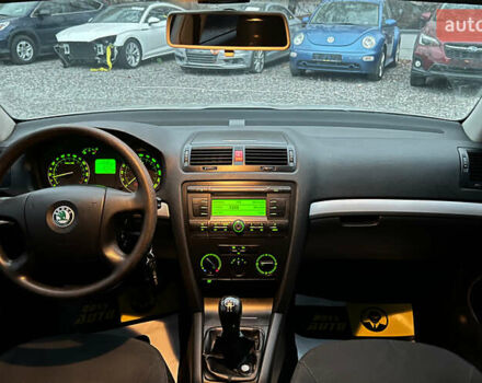 Серый Шкода Октавия, объемом двигателя 1.6 л и пробегом 250 тыс. км за 5850 $, фото 8 на Automoto.ua