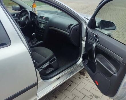 Сірий Шкода Октавія, об'ємом двигуна 1.6 л та пробігом 300 тис. км за 5500 $, фото 9 на Automoto.ua
