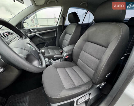 Сірий Шкода Октавія, об'ємом двигуна 2 л та пробігом 246 тис. км за 5999 $, фото 27 на Automoto.ua