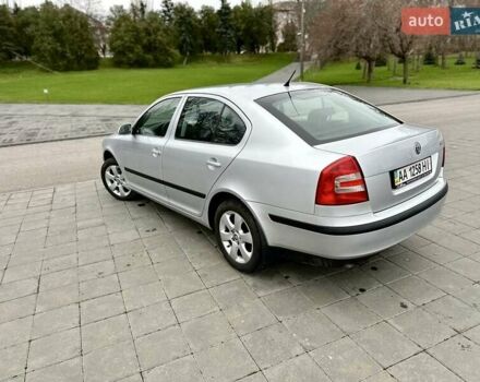 Сірий Шкода Октавія, об'ємом двигуна 2 л та пробігом 285 тис. км за 4999 $, фото 3 на Automoto.ua