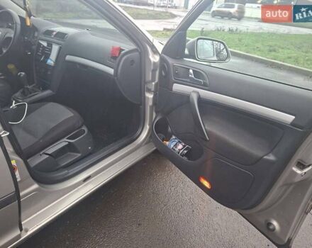 Серый Шкода Октавия, объемом двигателя 1.6 л и пробегом 236 тыс. км за 6600 $, фото 10 на Automoto.ua