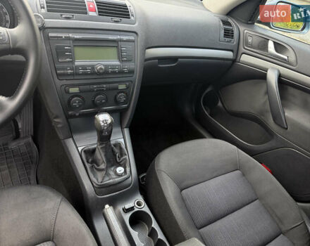 Серый Шкода Октавия, объемом двигателя 2 л и пробегом 280 тыс. км за 6900 $, фото 5 на Automoto.ua