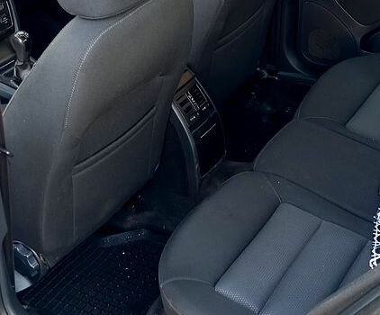 Сірий Шкода Октавія, об'ємом двигуна 1.6 л та пробігом 240 тис. км за 4228 $, фото 6 на Automoto.ua