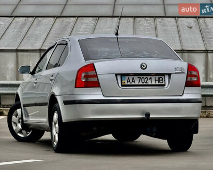 Сірий Шкода Октавія, об'ємом двигуна 2 л та пробігом 246 тис. км за 5999 $, фото 11 на Automoto.ua