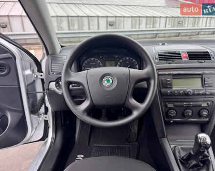 Сірий Шкода Октавія, об'ємом двигуна 2 л та пробігом 246 тис. км за 5999 $, фото 20 на Automoto.ua