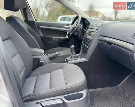 Серый Шкода Октавия, объемом двигателя 1.6 л и пробегом 190 тыс. км за 6390 $, фото 42 на Automoto.ua