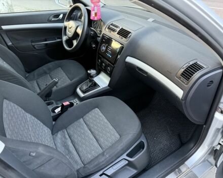 Шкода Октавия 2010 в Хмельницком на Automoto.ua Серый Шкода Октавия, объемом двигателя 1.6 л и пробегом 262 тыс. км за 7700 $, фото 9 на Automoto.ua